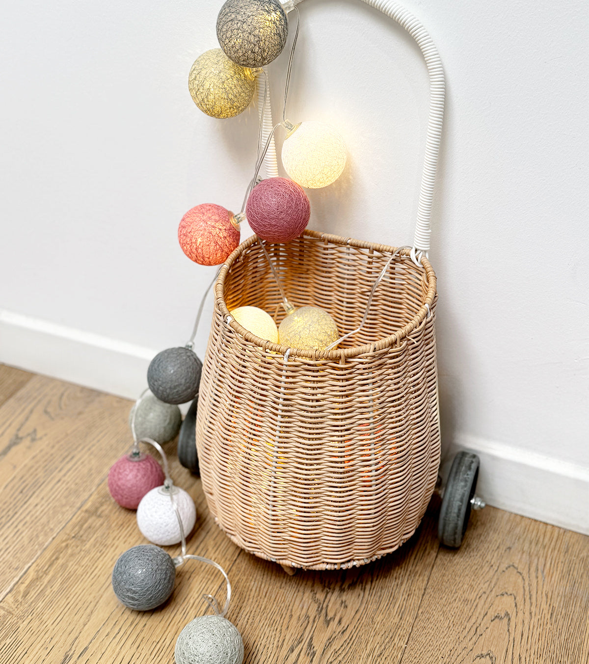 Guirlande lumineuse 24 boules de coton (rose, gris) - Éclairage décoratif intérieur