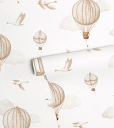 CLOUDY TALES - Papier peint enfant montgolfières et oies sauvages