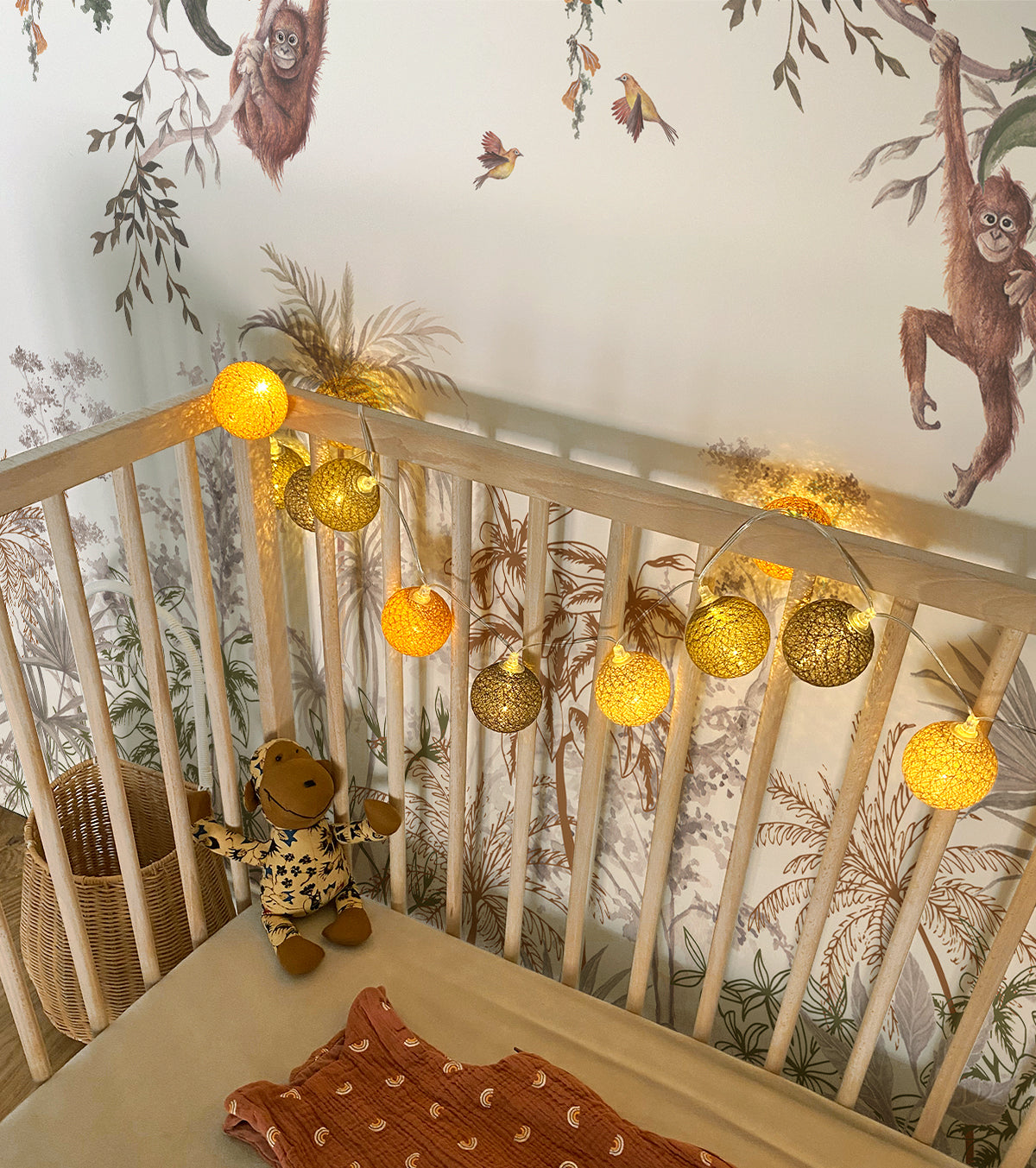 Guirlande lumineuse 24 boules de coton (taupe, marron ...) - Éclairage décoratif intérieur