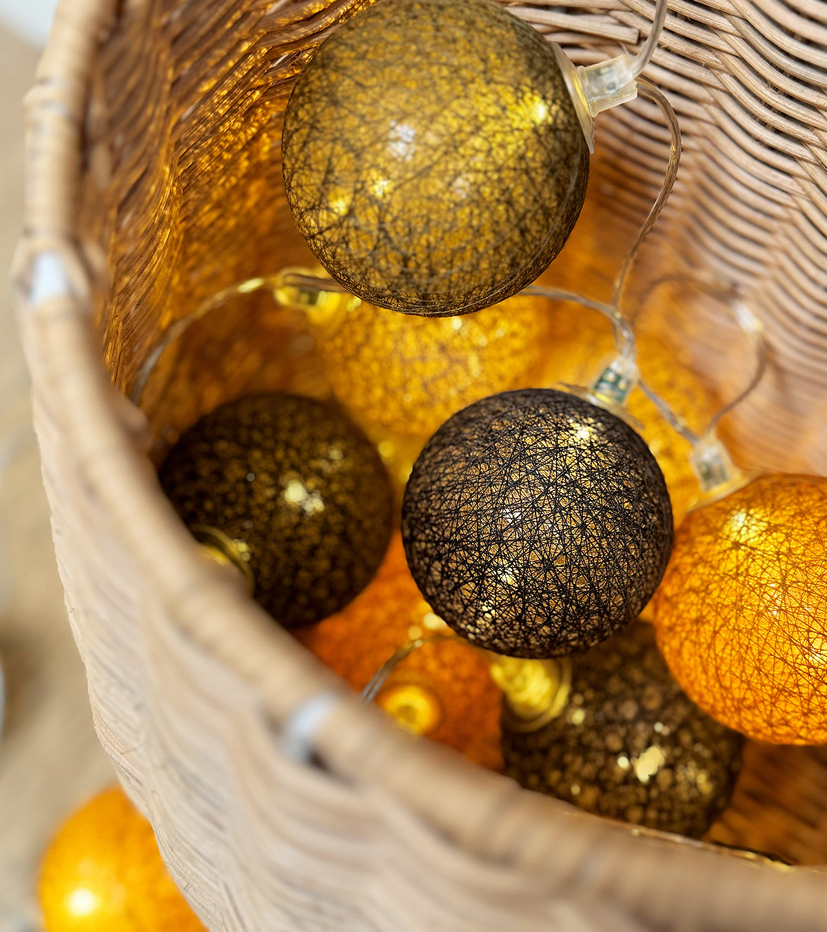 Guirlande lumineuse 24 boules de coton (taupe, marron ...) - Éclairage décoratif intérieur