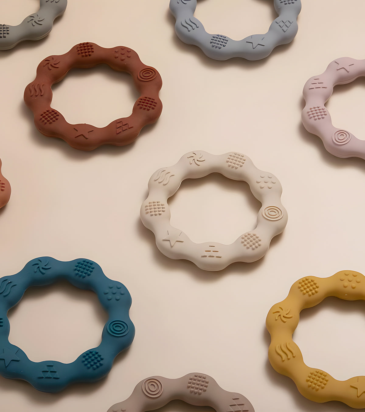 Anneau de dentition beige et lange rainbow