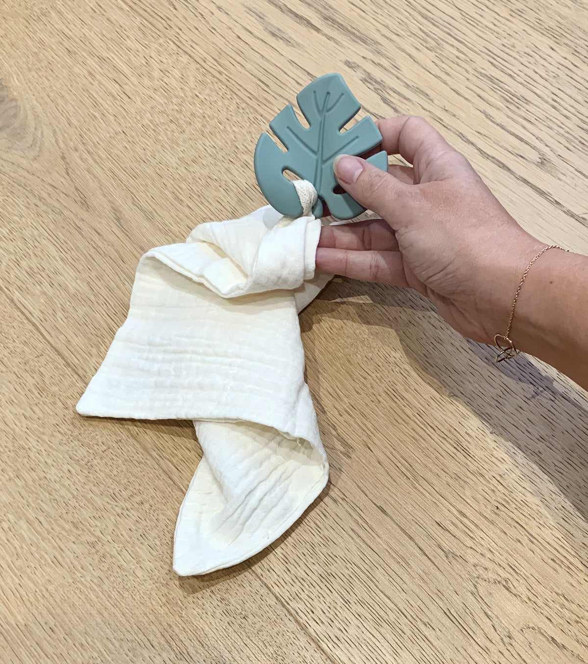 Anneau de dentition feuille verte et lange sable