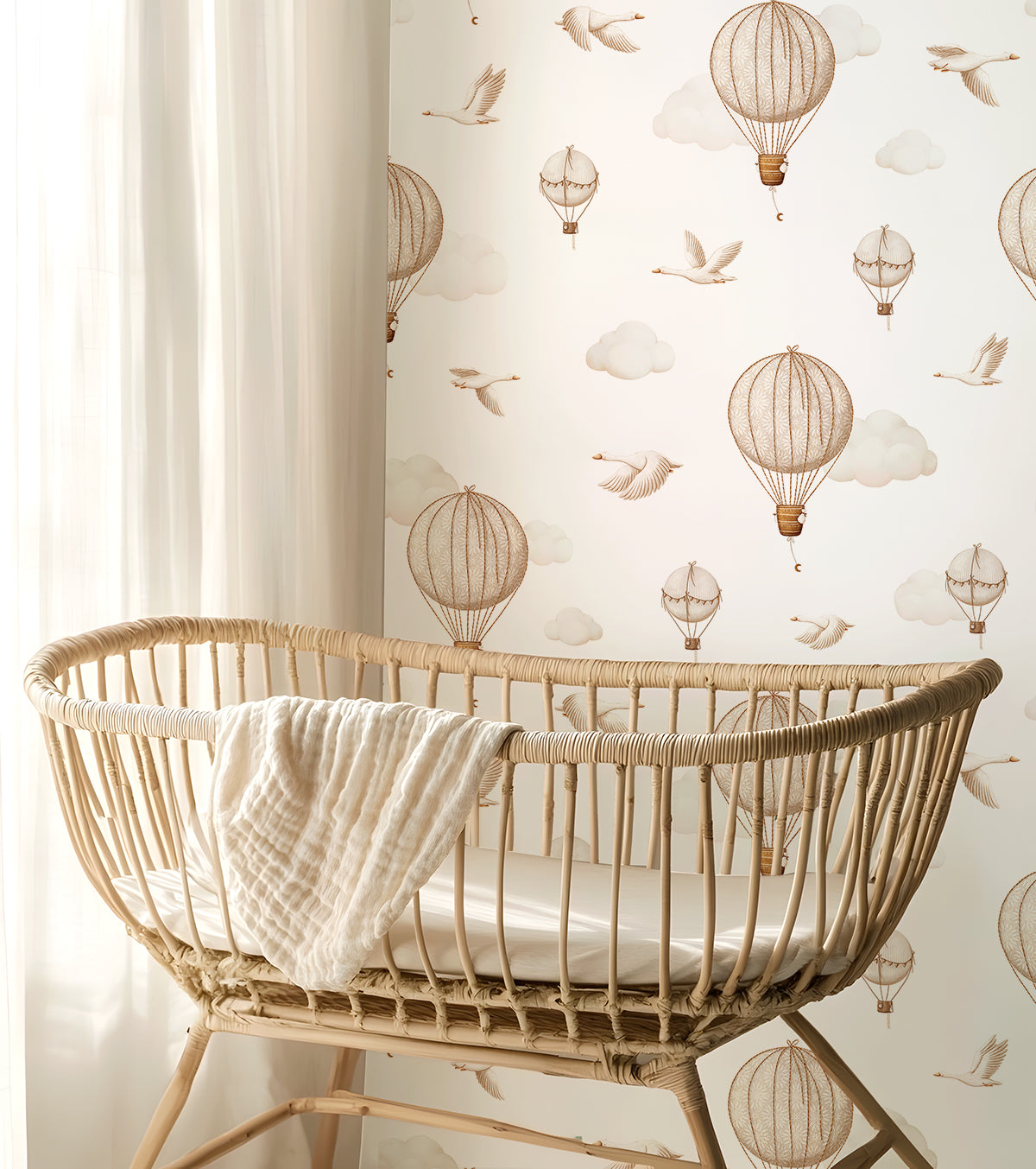 CLOUDY TALES - Papier peint enfant montgolfières et oies sauvages