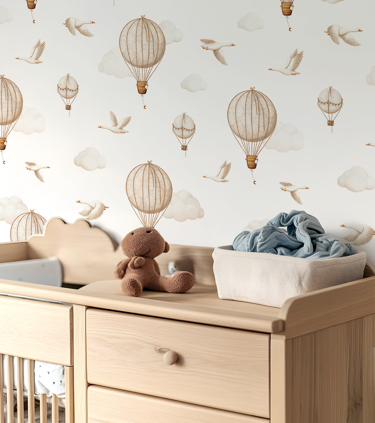 CLOUDY TALES - Papier peint enfant montgolfières et oies sauvages